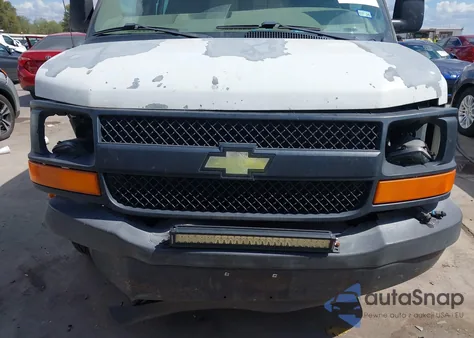2004 Chevrolet Express from USA, damaged, VIN 1GCGG25U241229961